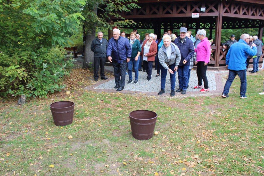 Święto pieczonego ziemniaka w Dziennym Domu ,,Senior+ w Olszewie-Borkach [11.10.2022] - zdjęcie #21 - eOstroleka.pl