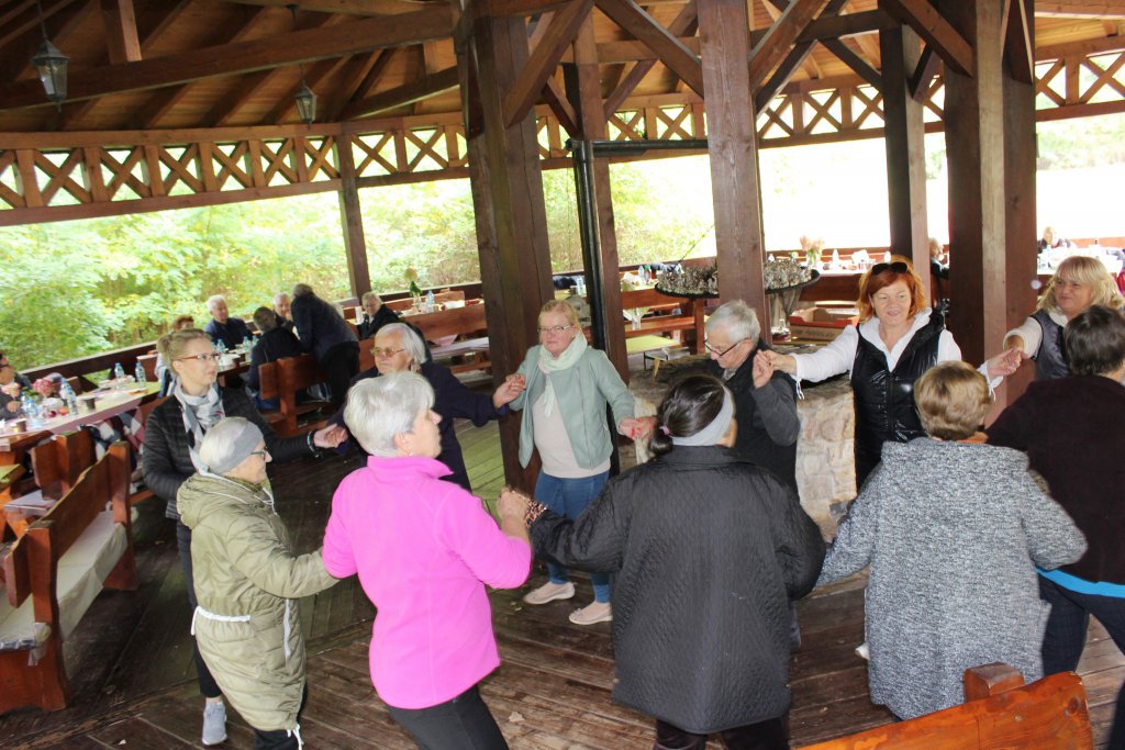 Święto pieczonego ziemniaka w Dziennym Domu ,,Senior+ w Olszewie-Borkach [11.10.2022] - zdjęcie #19 - eOstroleka.pl