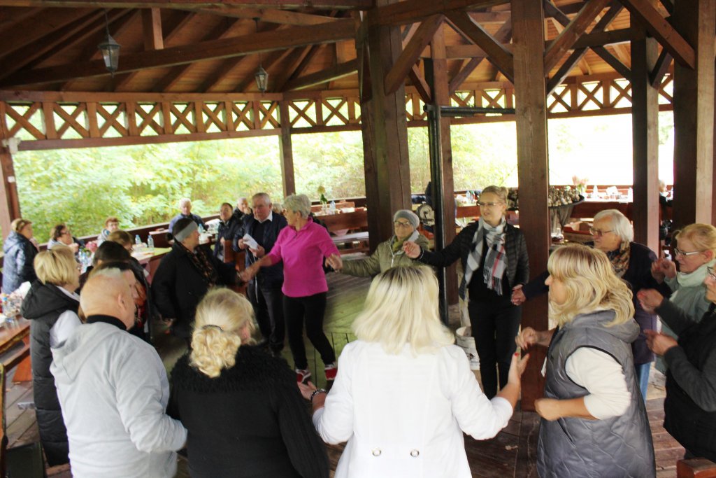 Święto pieczonego ziemniaka w Dziennym Domu ,,Senior+ w Olszewie-Borkach [11.10.2022] - zdjęcie #18 - eOstroleka.pl