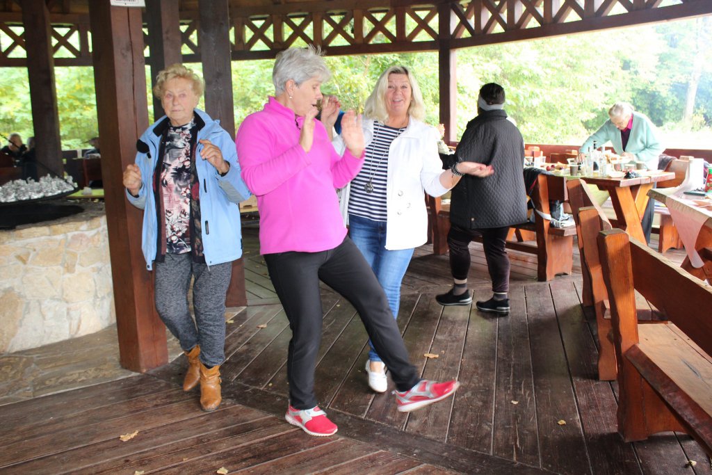 Święto pieczonego ziemniaka w Dziennym Domu ,,Senior+ w Olszewie-Borkach [11.10.2022] - zdjęcie #14 - eOstroleka.pl