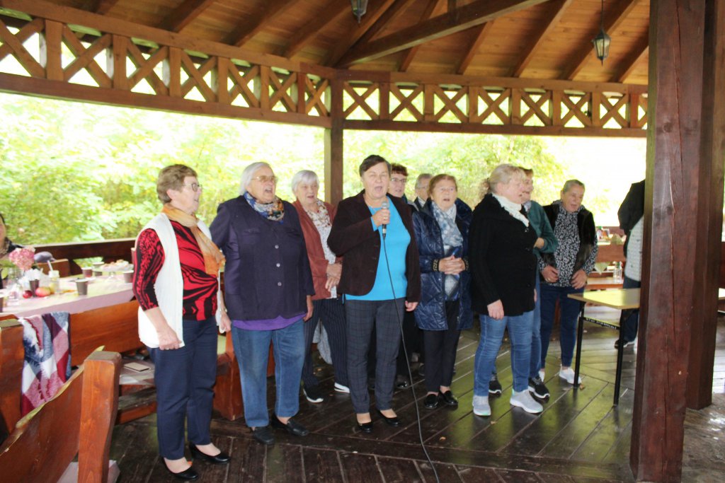 Święto pieczonego ziemniaka w Dziennym Domu ,,Senior+ w Olszewie-Borkach [11.10.2022] - zdjęcie #11 - eOstroleka.pl