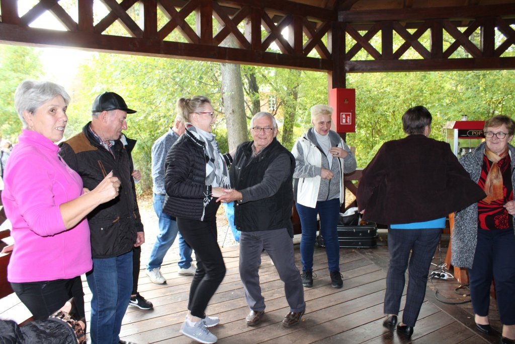 Święto pieczonego ziemniaka w Dziennym Domu ,,Senior+ w Olszewie-Borkach [11.10.2022] - zdjęcie #8 - eOstroleka.pl