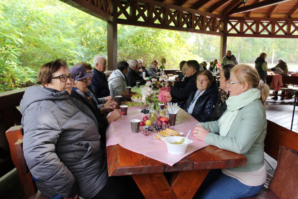 Święto pieczonego ziemniaka w Dziennym Domu ,,Senior+ w Olszewie-Borkach [11.10.2022] - zdjęcie #6 - eOstroleka.pl