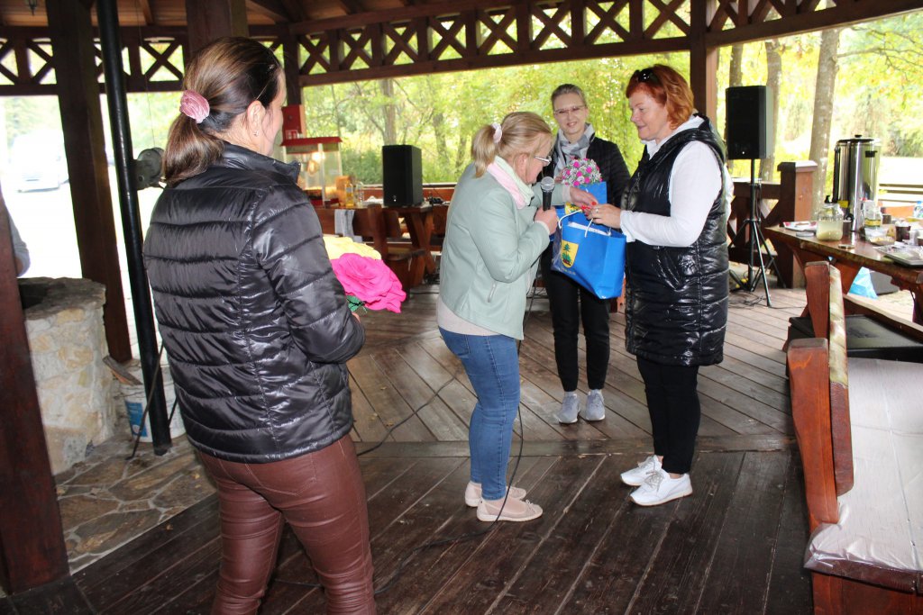 Święto pieczonego ziemniaka w Dziennym Domu ,,Senior+ w Olszewie-Borkach [11.10.2022] - zdjęcie #3 - eOstroleka.pl