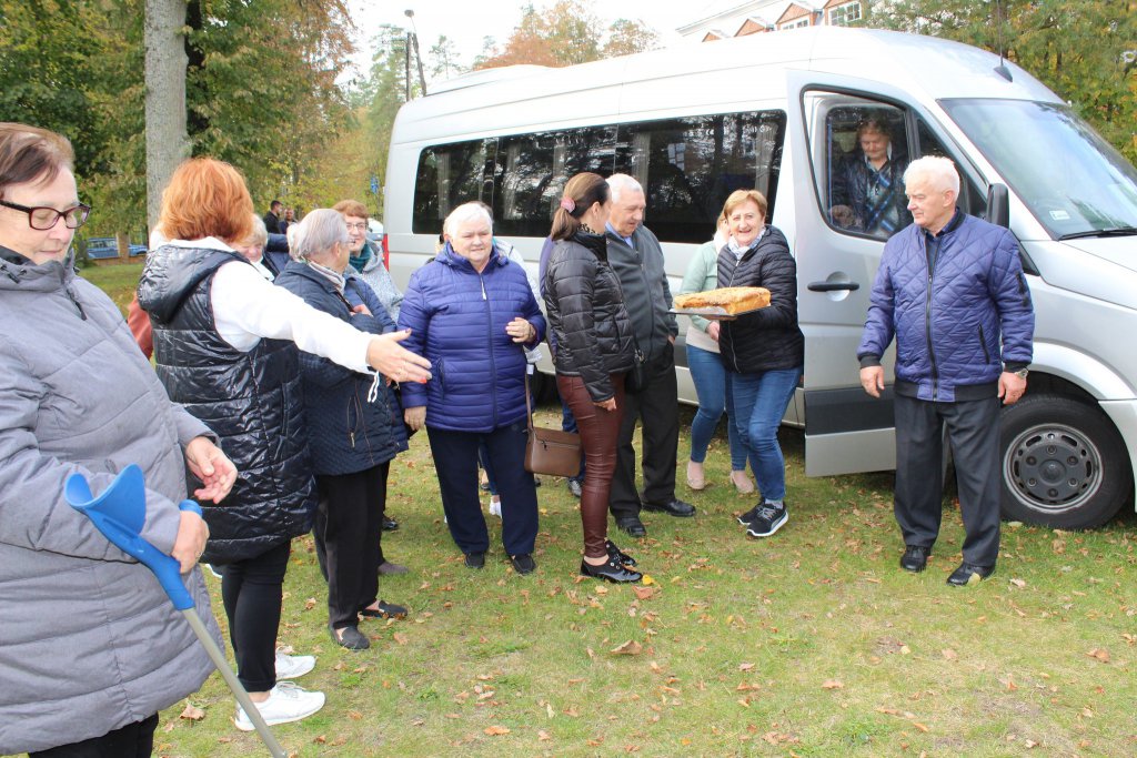 Święto pieczonego ziemniaka w Dziennym Domu ,,Senior+ w Olszewie-Borkach [11.10.2022] - zdjęcie #2 - eOstroleka.pl