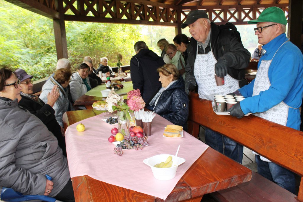 Święto pieczonego ziemniaka w Dziennym Domu ,,Senior+ w Olszewie-Borkach [11.10.2022] - zdjęcie #1 - eOstroleka.pl