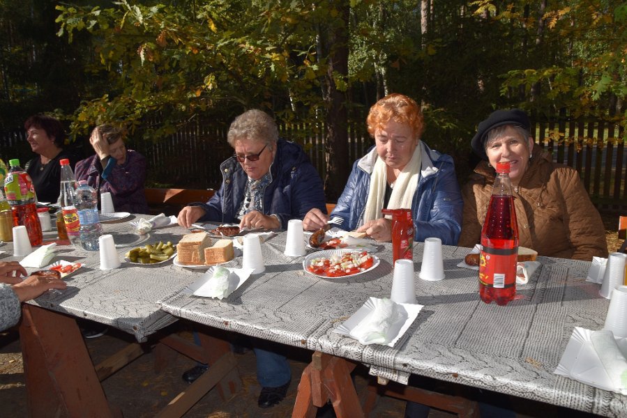 Piknik kadzidlańskiego klubu seniora w Zagrodzie Kurpiowskiej [14.10.2022] - zdjęcie #13 - eOstroleka.pl