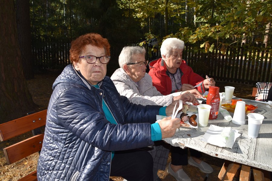 Piknik kadzidlańskiego klubu seniora w Zagrodzie Kurpiowskiej [14.10.2022] - zdjęcie #11 - eOstroleka.pl
