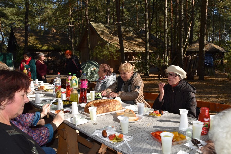 Piknik kadzidlańskiego klubu seniora w Zagrodzie Kurpiowskiej [14.10.2022] - zdjęcie #9 - eOstroleka.pl