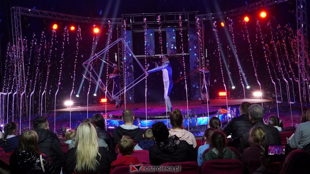 Cyrk na wodzie Waterland w Ostrołęce [14.10.2022] - zdjęcie #84 - eOstroleka.pl