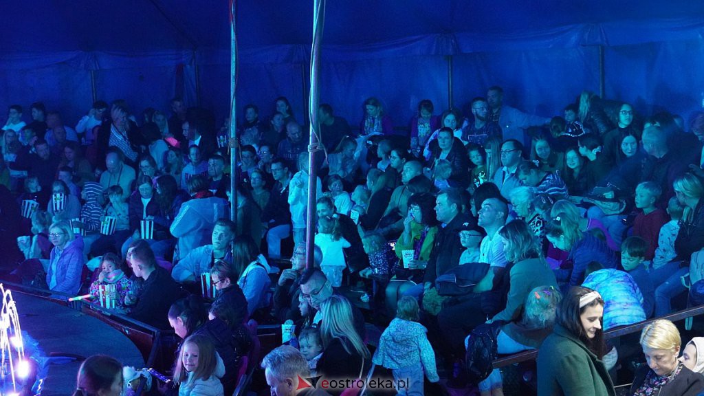 Cyrk na wodzie Waterland w Ostrołęce [14.10.2022] - zdjęcie #73 - eOstroleka.pl