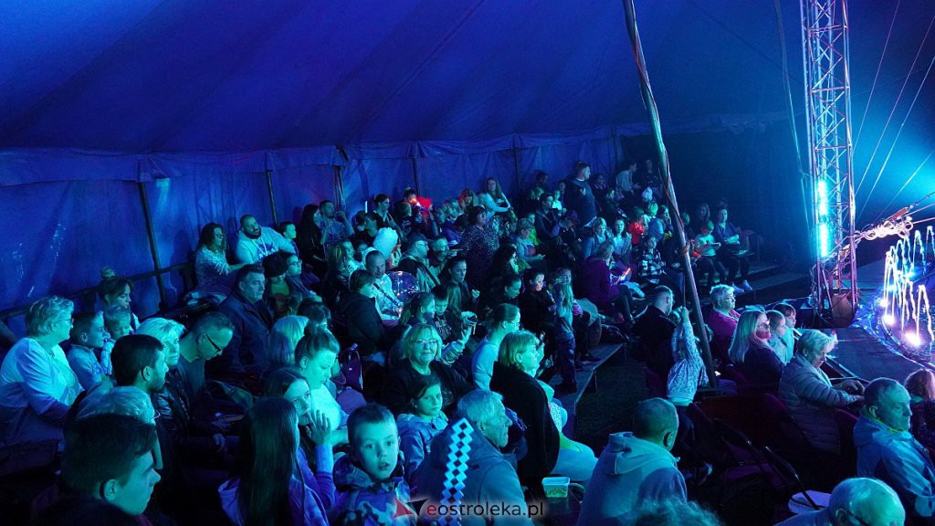 Cyrk na wodzie Waterland w Ostrołęce [14.10.2022] - zdjęcie #72 - eOstroleka.pl