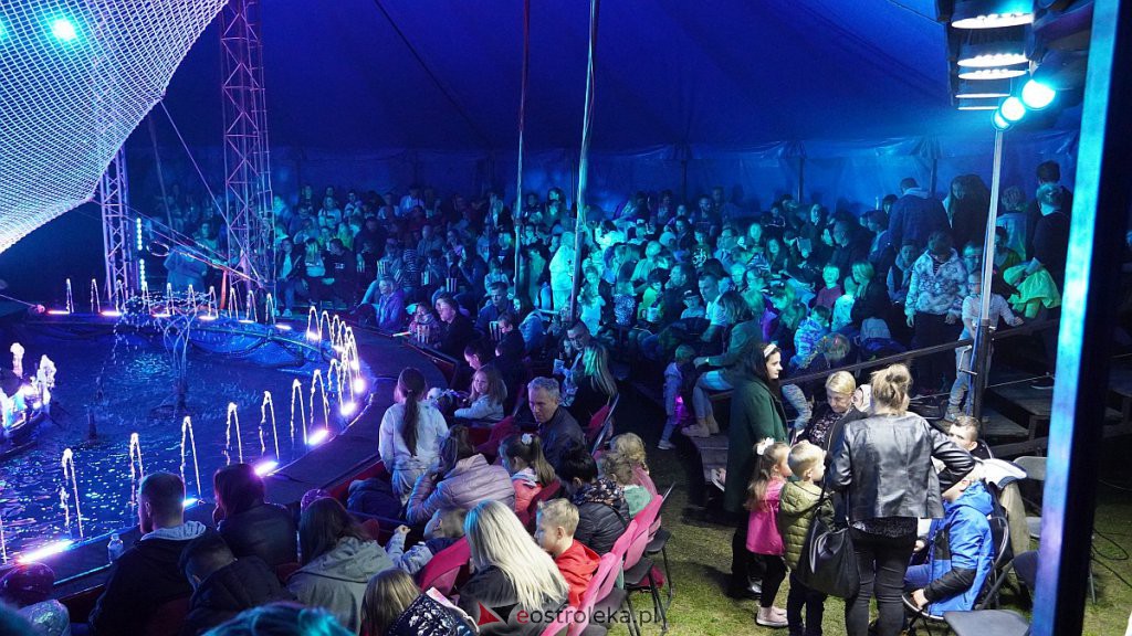 Cyrk na wodzie Waterland w Ostrołęce [14.10.2022] - zdjęcie #71 - eOstroleka.pl