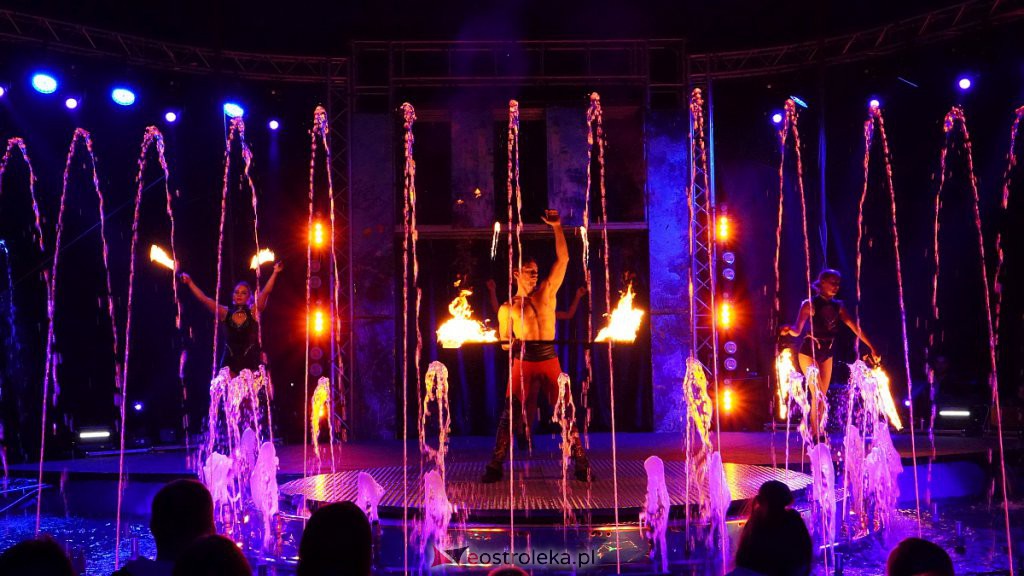 Cyrk na wodzie Waterland w Ostrołęce [14.10.2022] - zdjęcie #58 - eOstroleka.pl