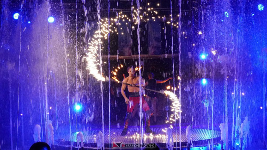 Cyrk na wodzie Waterland w Ostrołęce [14.10.2022] - zdjęcie #49 - eOstroleka.pl