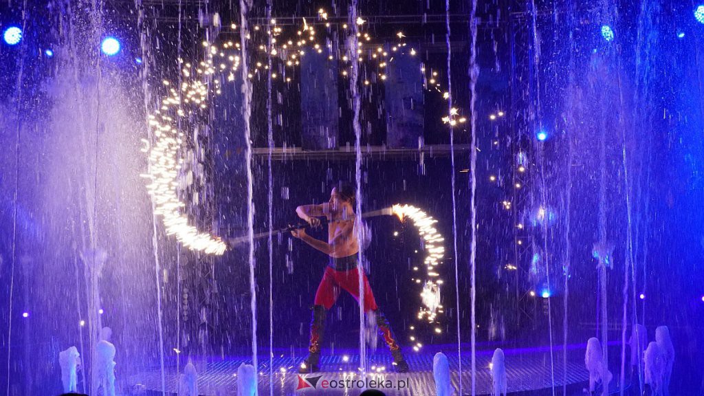 Cyrk na wodzie Waterland w Ostrołęce [14.10.2022] - zdjęcie #46 - eOstroleka.pl