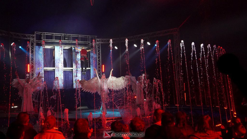 Cyrk na wodzie Waterland w Ostrołęce [14.10.2022] - zdjęcie #13 - eOstroleka.pl