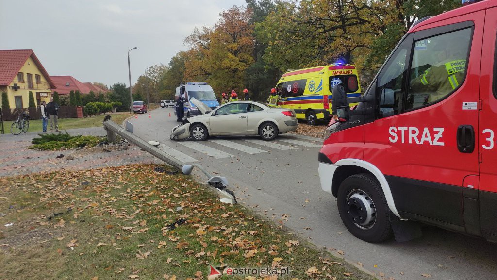 Wypadek na ul. księdza Pędzicha [15.10.2022] - zdjęcie #8 - eOstroleka.pl