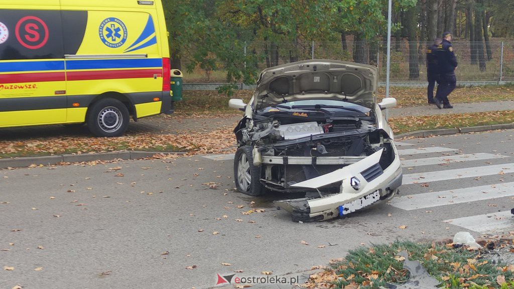 Wypadek na ul. księdza Pędzicha [15.10.2022] - zdjęcie #7 - eOstroleka.pl