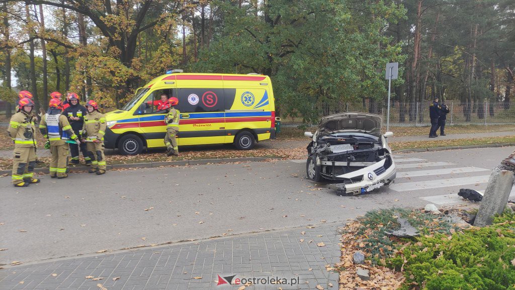 Wypadek na ul. księdza Pędzicha [15.10.2022] - zdjęcie #6 - eOstroleka.pl