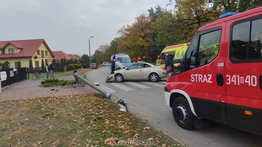 Wypadek na ul. księdza Pędzicha [15.10.2022] - zdjęcie #3 - eOstroleka.pl