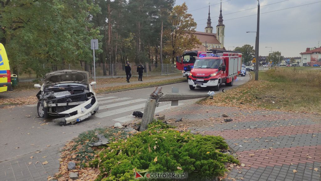 Wypadek na ul. księdza Pędzicha [15.10.2022] - zdjęcie #2 - eOstroleka.pl