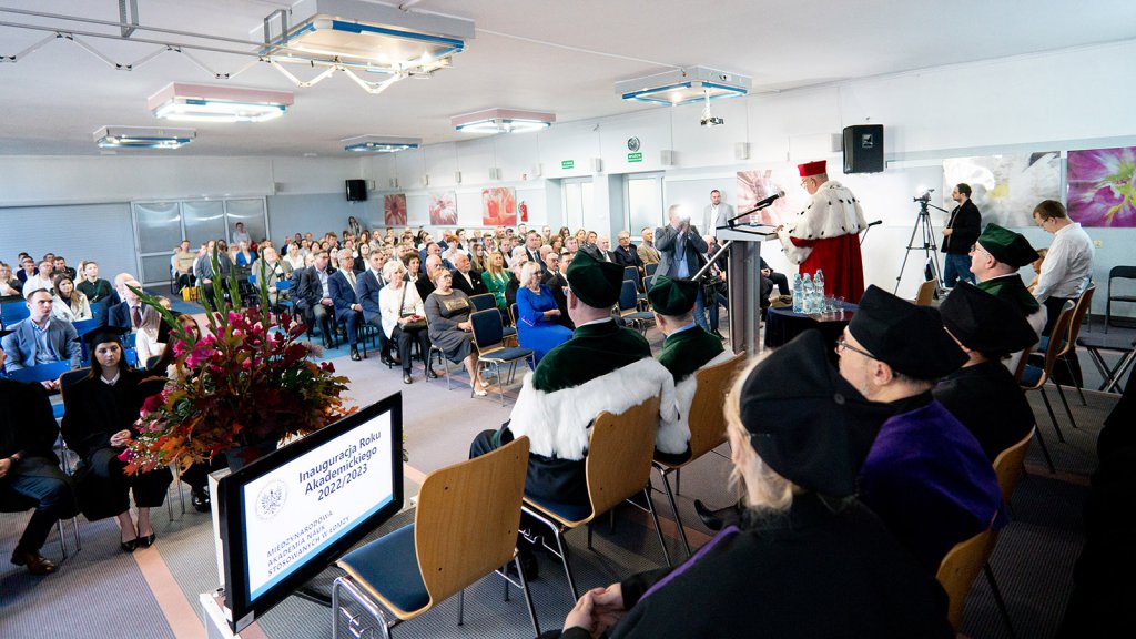 Wyższa Szkoła Agrobiznesu zainaugurowała rok akademicki  [15.10.2022] - zdjęcie #10 - eOstroleka.pl