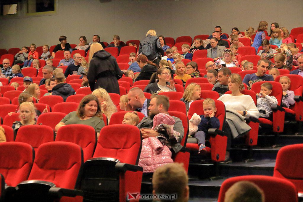 O przygodach Pimpusia Sadełko w Ostrołęckim Centrum Kultury [16.10.2022] - zdjęcie #20 - eOstroleka.pl