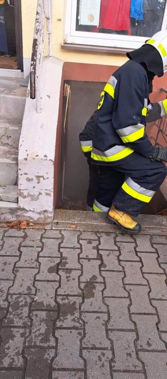 Goworowo. Pożar w sklepowej piwnicy [16.10.2022] - zdjęcie #1 - eOstroleka.pl