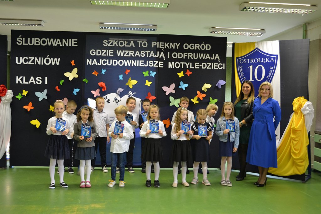 Ślubowanie i pasowanie na ucznia w SP 10 [17.10.2022] - zdjęcie #18 - eOstroleka.pl