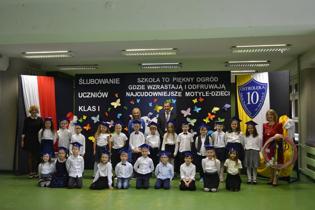 Ślubowanie i pasowanie na ucznia w SP 10 [17.10.2022] - zdjęcie #9 - eOstroleka.pl