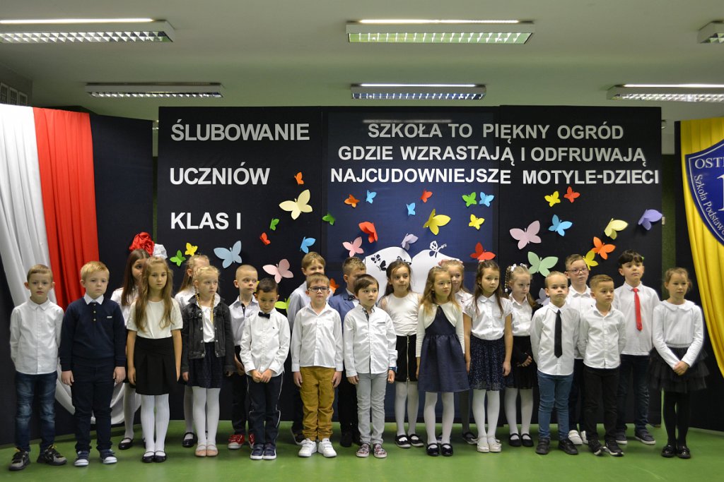 Ślubowanie i pasowanie na ucznia w SP 10 [17.10.2022] - zdjęcie #8 - eOstroleka.pl