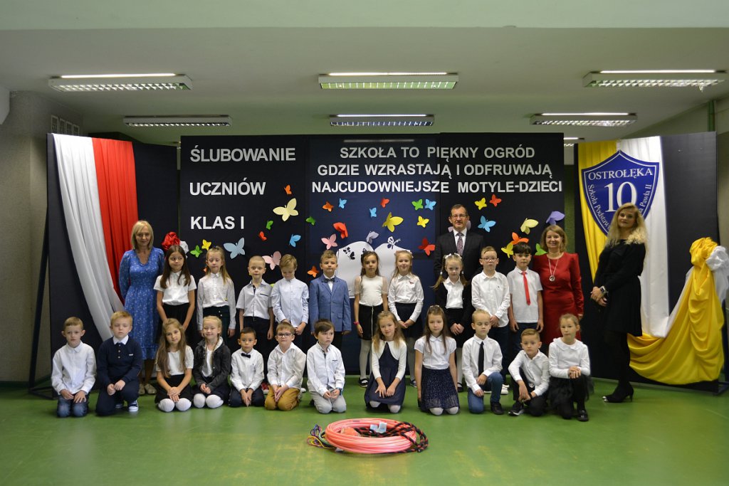 Ślubowanie i pasowanie na ucznia w SP 10 [17.10.2022] - zdjęcie #6 - eOstroleka.pl