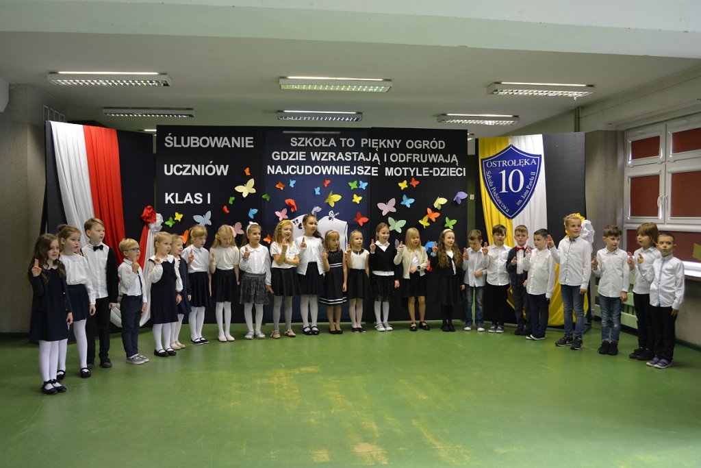 Ślubowanie i pasowanie na ucznia w SP 10 [17.10.2022] - zdjęcie #4 - eOstroleka.pl