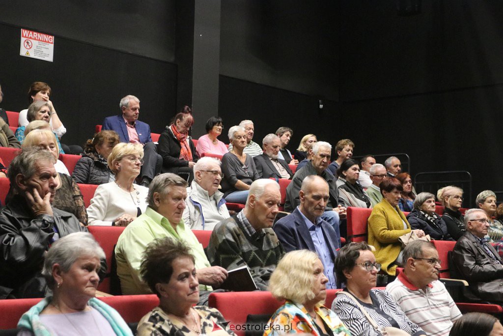 Spotkanie autorskie z Anną Staszewską [18.10.2022] - zdjęcie #17 - eOstroleka.pl