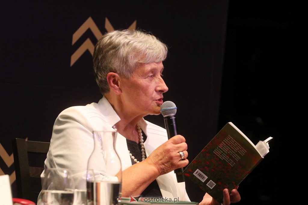 Spotkanie autorskie z Anną Staszewską [18.10.2022] - zdjęcie #1 - eOstroleka.pl