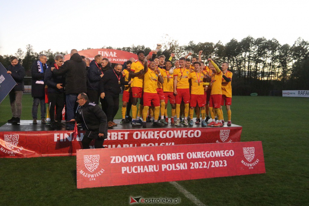 Finał Okręgowego PP KS CK Troszyn - Żbik Nasielsk [19.10.2022] - zdjęcie #9 - eOstroleka.pl