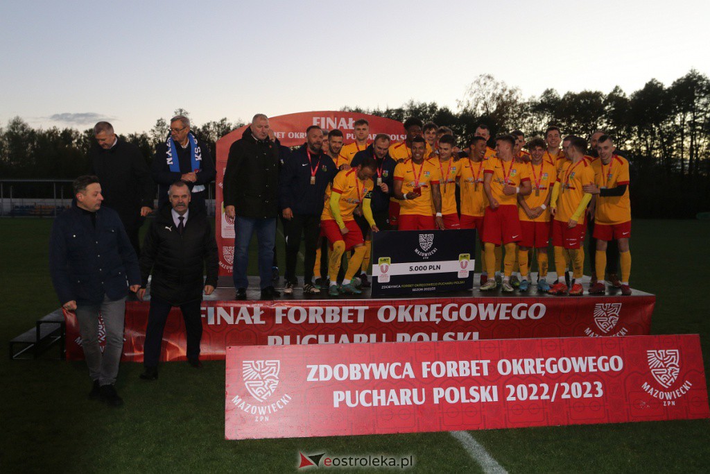 Finał Okręgowego PP KS CK Troszyn - Żbik Nasielsk [19.10.2022] - zdjęcie #8 - eOstroleka.pl