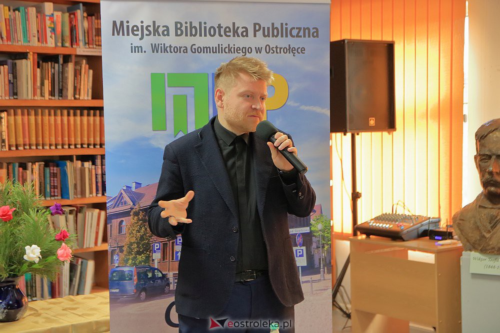 Dr Karol Samsel o literaturze w pierścieniu śmierci [20.10.2022] - zdjęcie #1 - eOstroleka.pl
