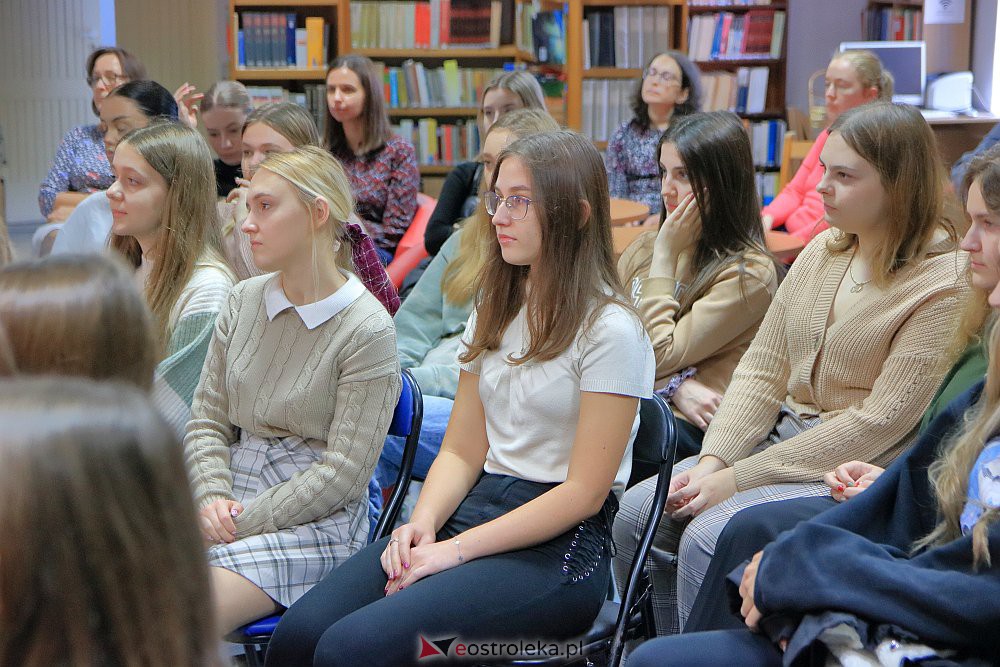 Dr Karol Samsel o literaturze w pierścieniu śmierci [20.10.2022] - zdjęcie #15 - eOstroleka.pl