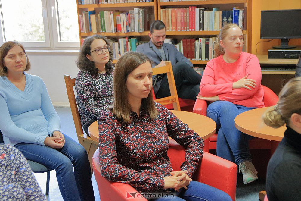 Dr Karol Samsel o literaturze w pierścieniu śmierci [20.10.2022] - zdjęcie #3 - eOstroleka.pl