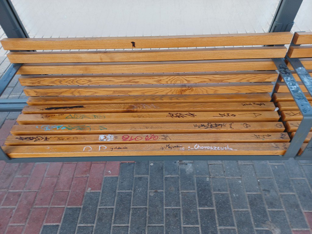Akty wandalizmu przystanków miejskich - zdjęcie #3 - eOstroleka.pl