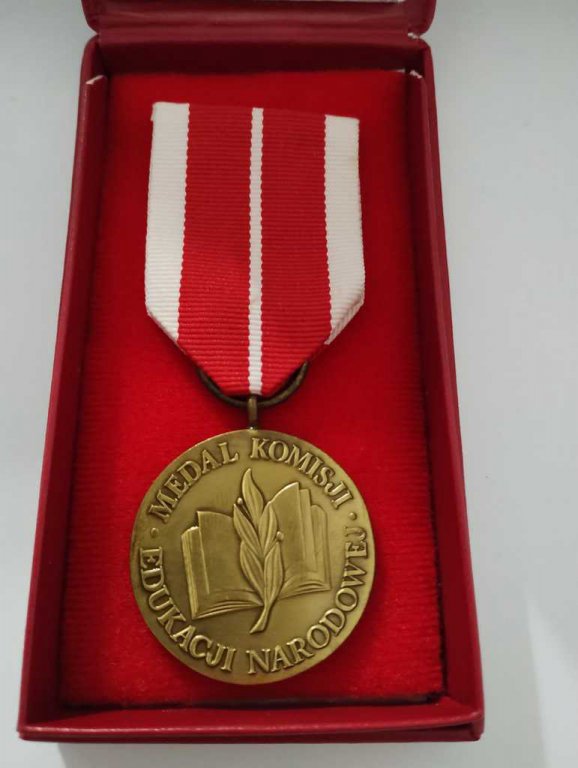 Odznaczenia i nagrody dla zasłużonych nauczycieli ze szkół powiatowych [21.10.2022] - zdjęcie #4 - eOstroleka.pl