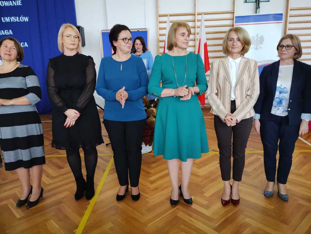 Odznaczenia i nagrody dla zasłużonych nauczycieli ze szkół powiatowych [21.10.2022] - zdjęcie #9 - eOstroleka.pl