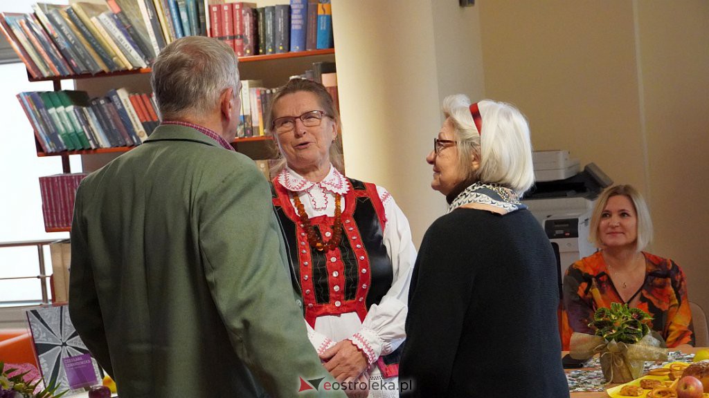 35 lat pracy twórczej Czesławy Lewandowskiej. Promocja albumu  w Bibliotece Pedagogicznej [22.10.2022] - zdjęcie #36 - eOstroleka.pl