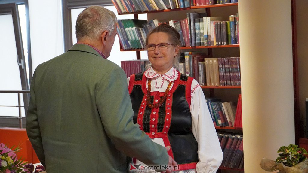 35 lat pracy twórczej Czesławy Lewandowskiej. Promocja albumu  w Bibliotece Pedagogicznej [22.10.2022] - zdjęcie #34 - eOstroleka.pl