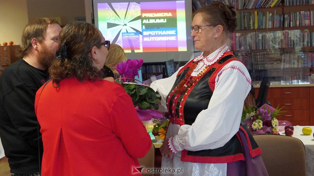 35 lat pracy twórczej Czesławy Lewandowskiej. Promocja albumu  w Bibliotece Pedagogicznej [22.10.2022] - zdjęcie #31 - eOstroleka.pl