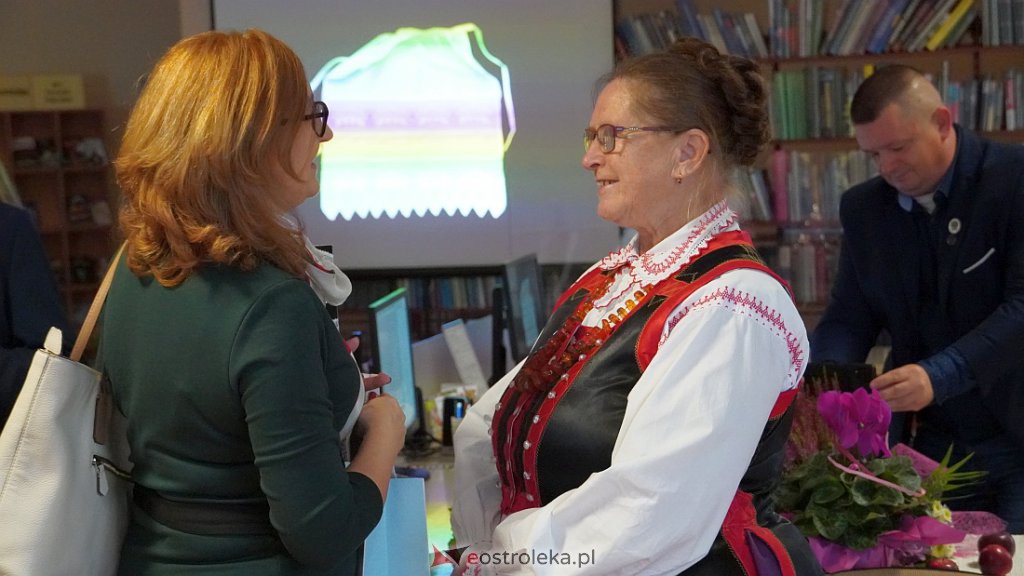 35 lat pracy twórczej Czesławy Lewandowskiej. Promocja albumu  w Bibliotece Pedagogicznej [22.10.2022] - zdjęcie #29 - eOstroleka.pl
