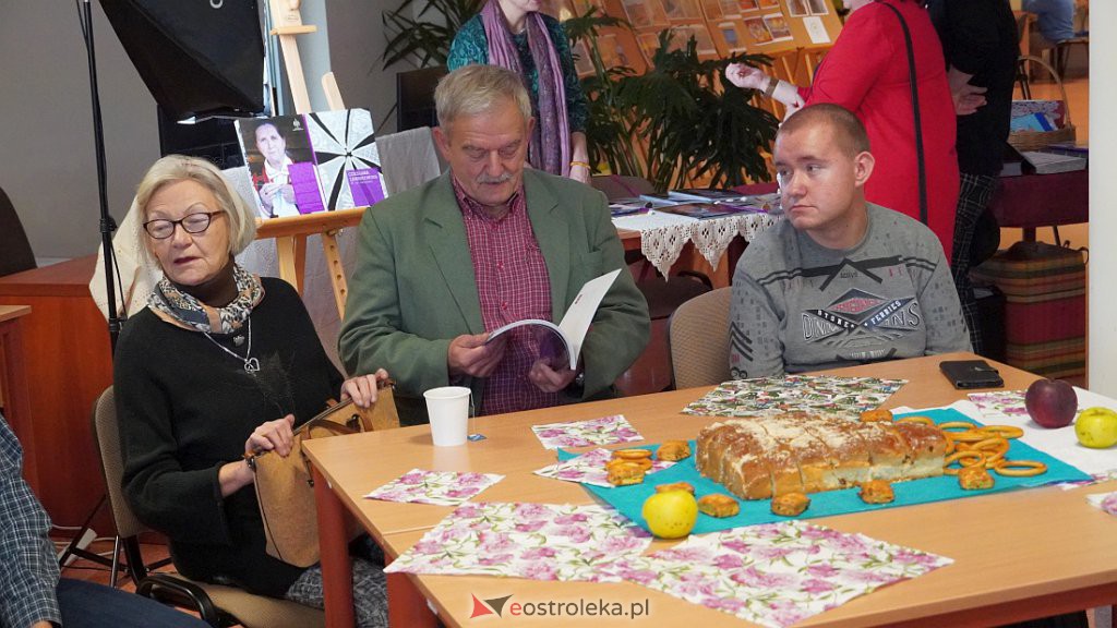 35 lat pracy twórczej Czesławy Lewandowskiej. Promocja albumu  w Bibliotece Pedagogicznej [22.10.2022] - zdjęcie #28 - eOstroleka.pl
