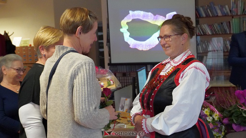 35 lat pracy twórczej Czesławy Lewandowskiej. Promocja albumu  w Bibliotece Pedagogicznej [22.10.2022] - zdjęcie #26 - eOstroleka.pl
